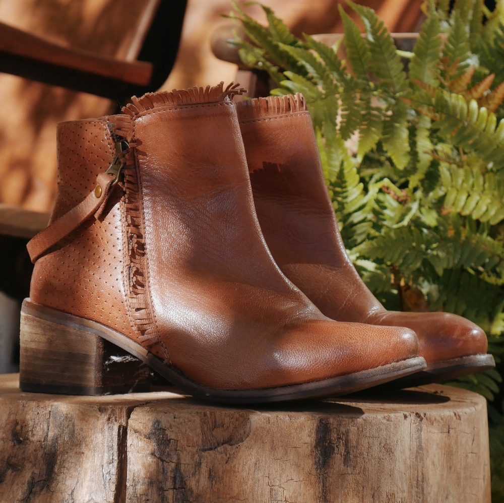 DIBA True sz 6.5 Geniune Brown Leather Fringed boots